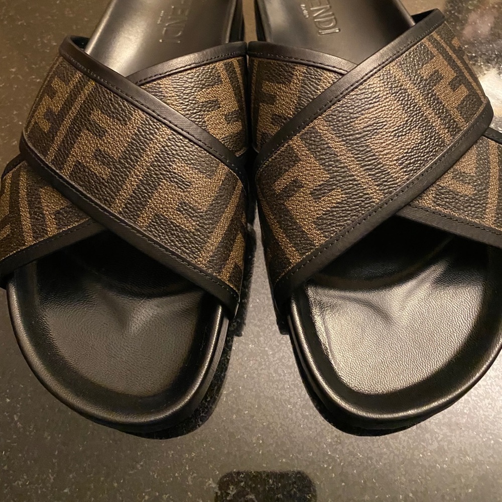 NWOT Men’s Fendi Slides